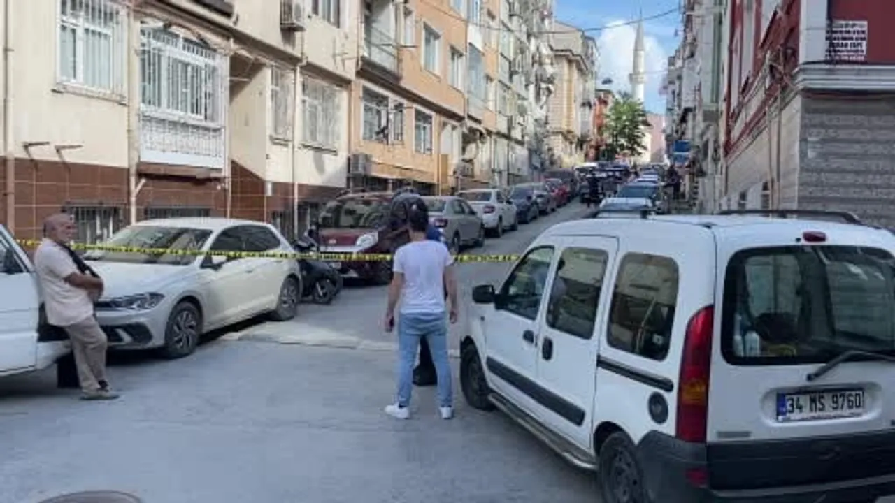fatih'te emekli polis memurunun eşini ve çocuğunu öldürüp intihar ettiği bildirildi