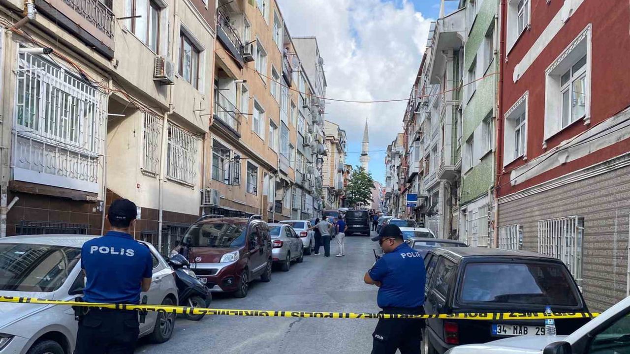 Fatih'te tartışma sonrası emekli polis eşi ve kızını öldürdü sonra intihar etti