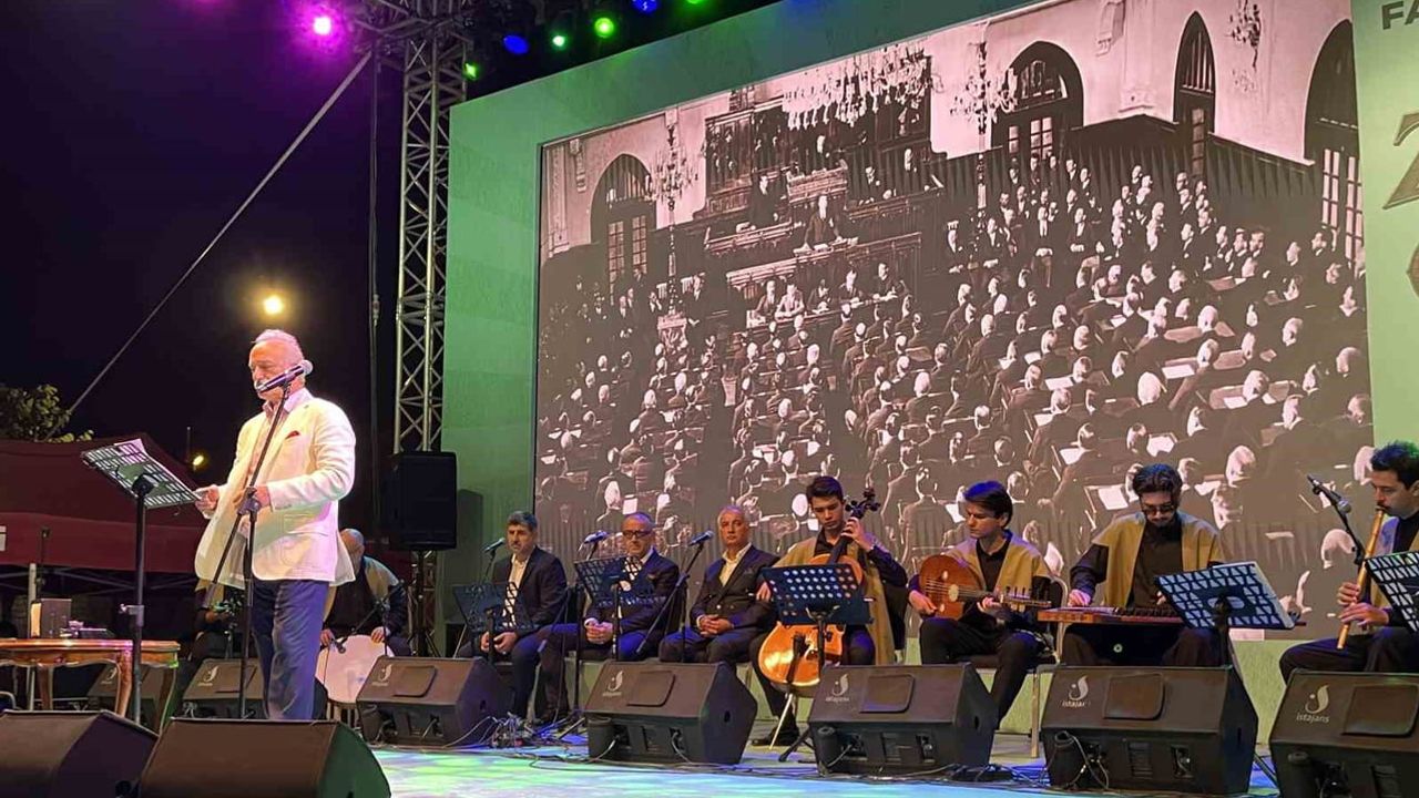Fatih'te Topkapı'da mevlid kandili programına yoğun ilgi