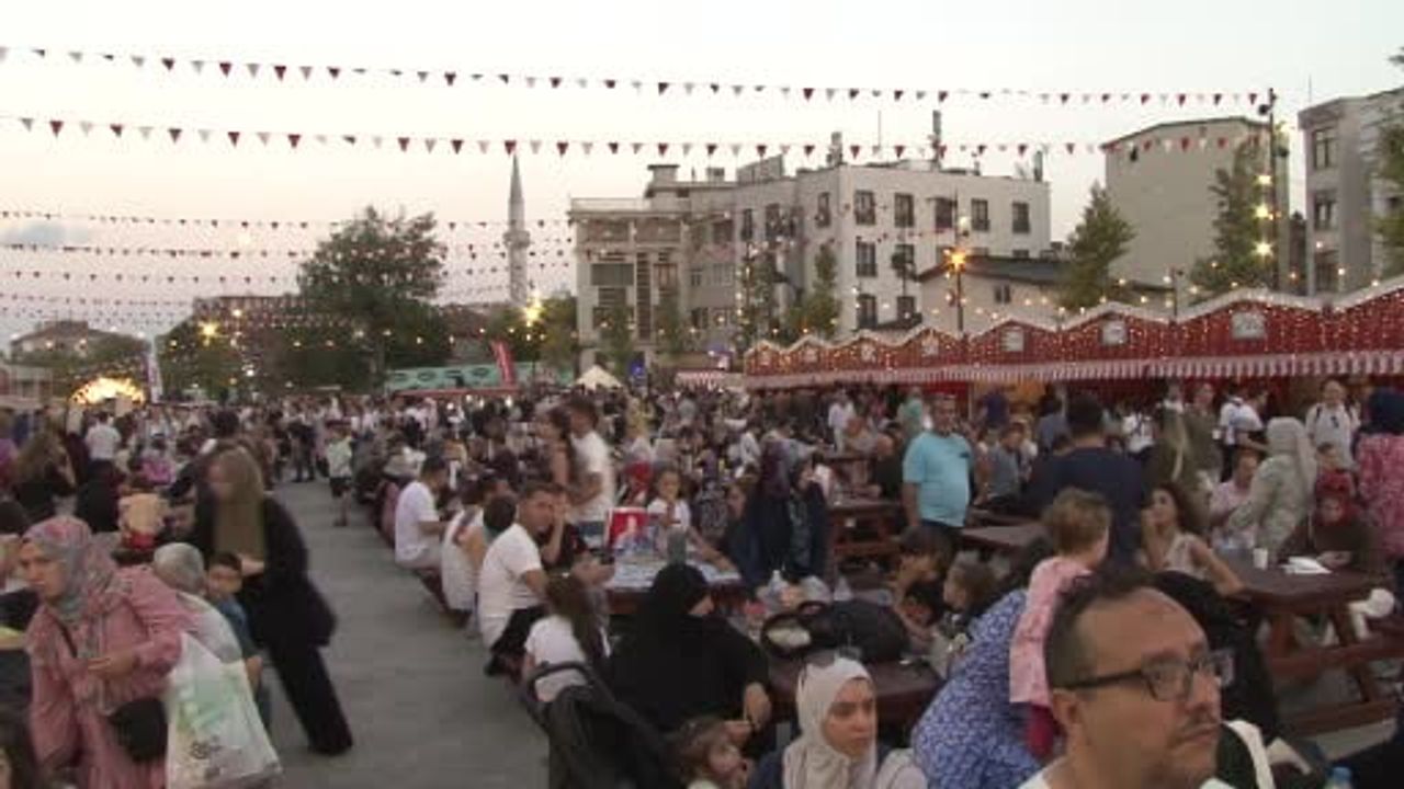 Fatih'te Topkapı Meydanı'nda zafer günleri aileleri buluşturdu