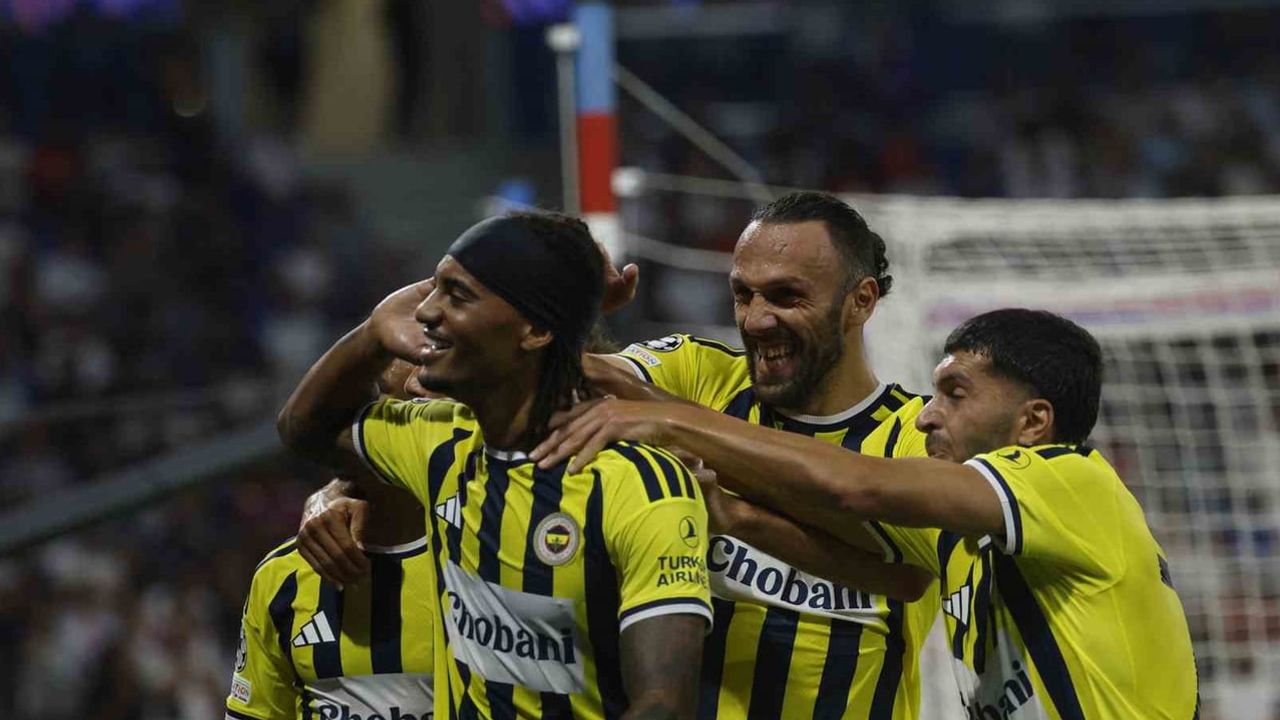 Fenerbahçe 18 yıl sonra Şampiyonlar Ligi'ne döndü, Lyon deplasmanda 1-2
