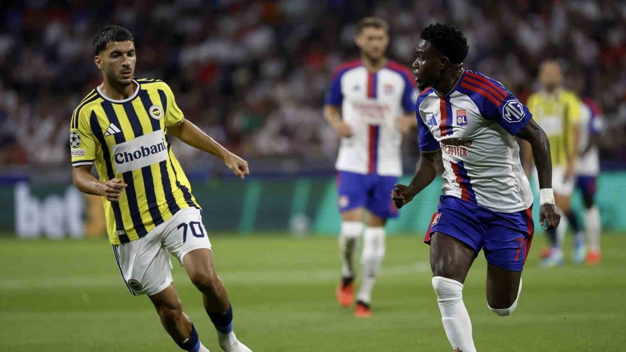 Fenerbahçe rövanşta Lyon deplasmanında ilk yarıyı 2-0 önde tamamladı