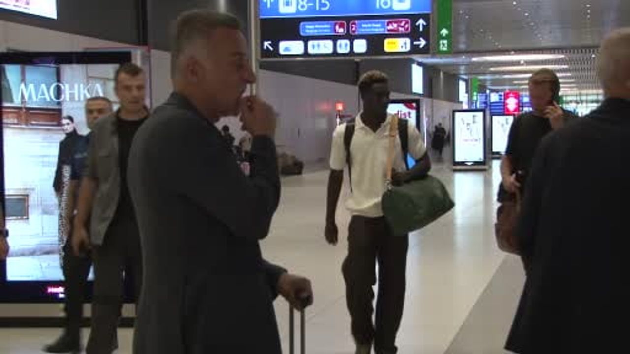 Fenerbahçe'ye genç savunma takviyesi: Kojo Peprah Oppong İstanbul’da