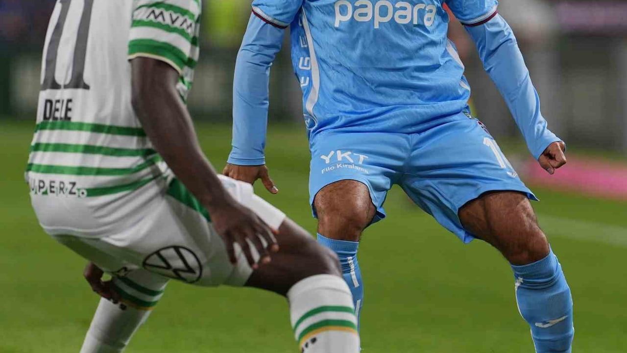Ferencvaros ilk yarıda öne geçti, Trabzonspor 10 kişi kaldı