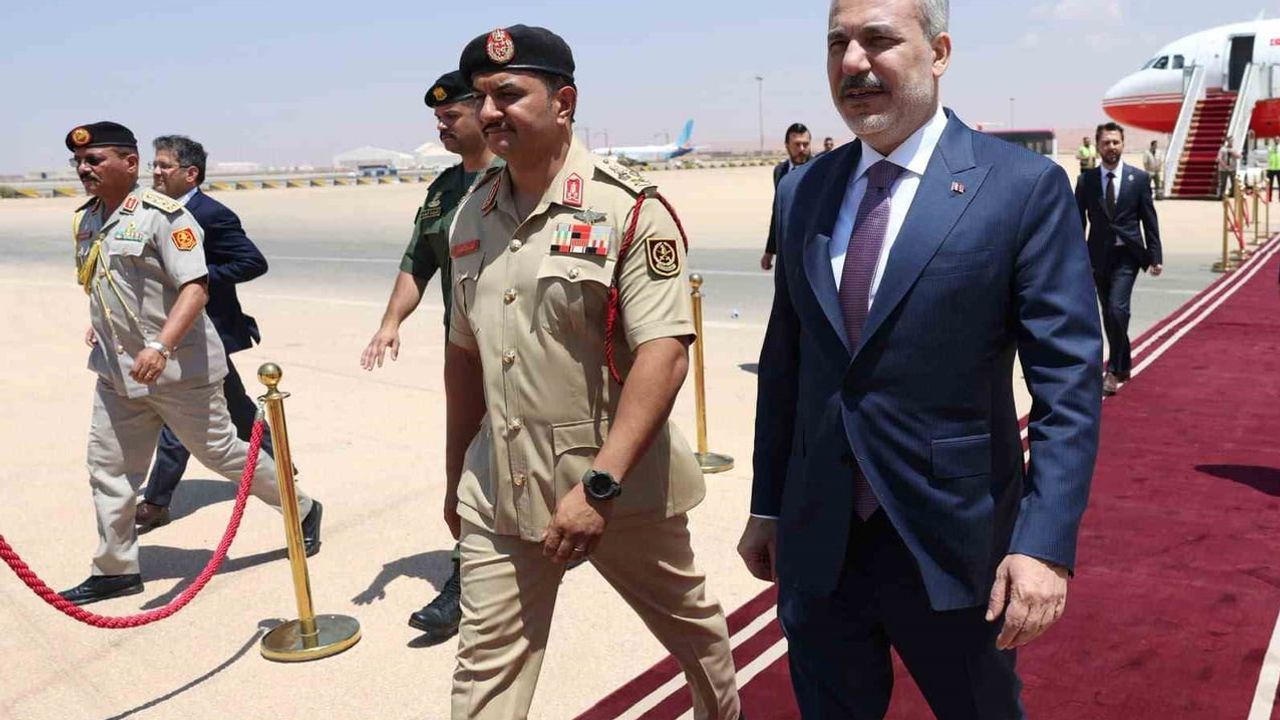 Fidan Bingazi'de: Trablus temaslarının ardından Hafter ile buluştu