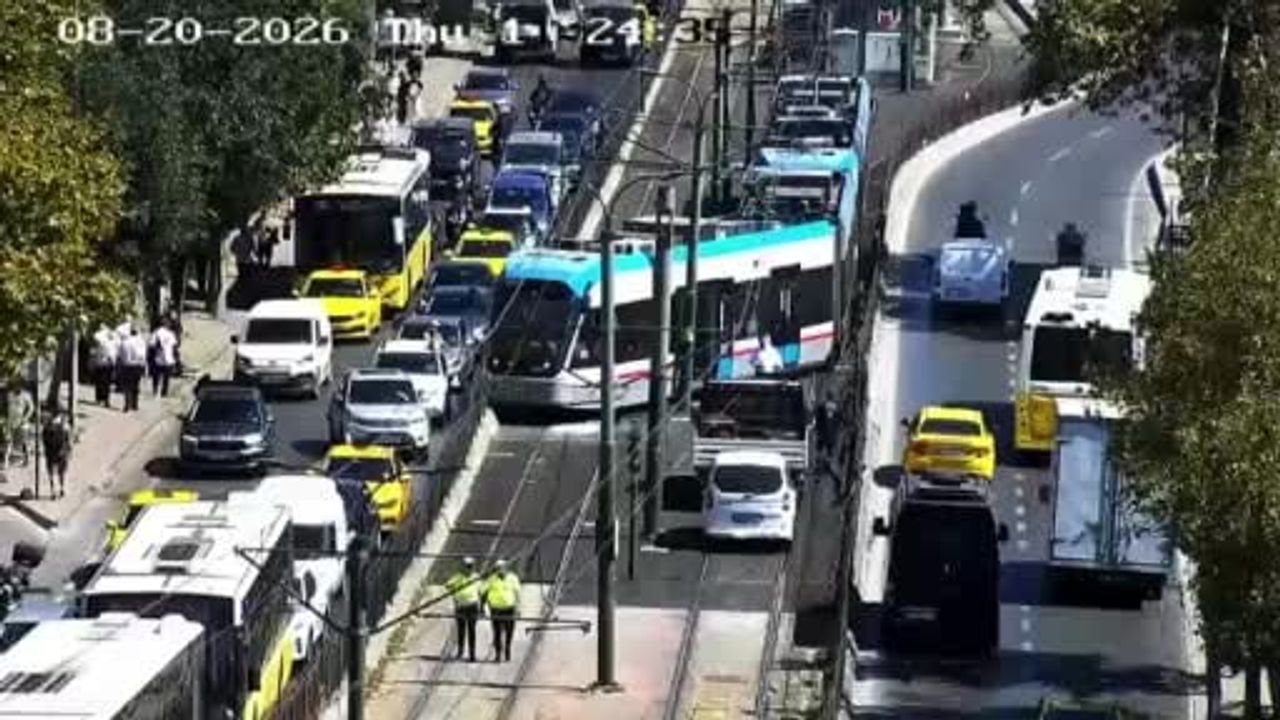 Fındıklı'da T1 tramvayının raydan çıkışı ekipleri alarma geçirdi