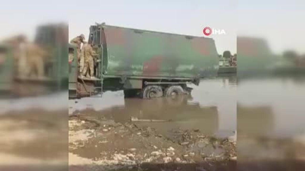 Fırat'ta ulaşımı kolaylaştırmak için El-Mayadin'de geçici yüzer köprü kuruluyor