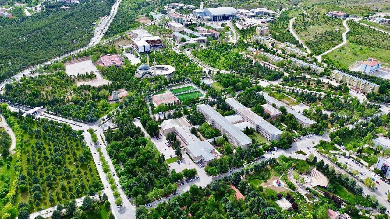 Fırat Üniversitesi adaylara Elazığ'da uygun maliyetli ve güvenli üniversite yaşamı çağrısı yaptı