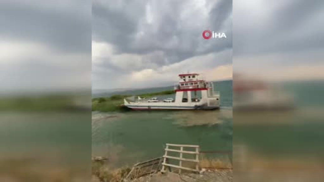 Fırtına Şehit Fethi Sekin Feribot İskelesi'ne yanaşmayı engelledi