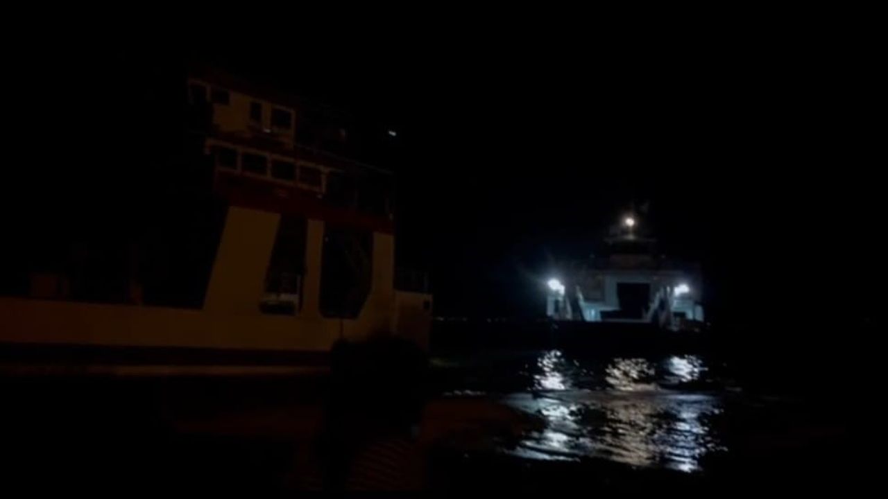 Fırtınada sürüklenen feribottan yolcular güvenli şekilde tahliye edildi