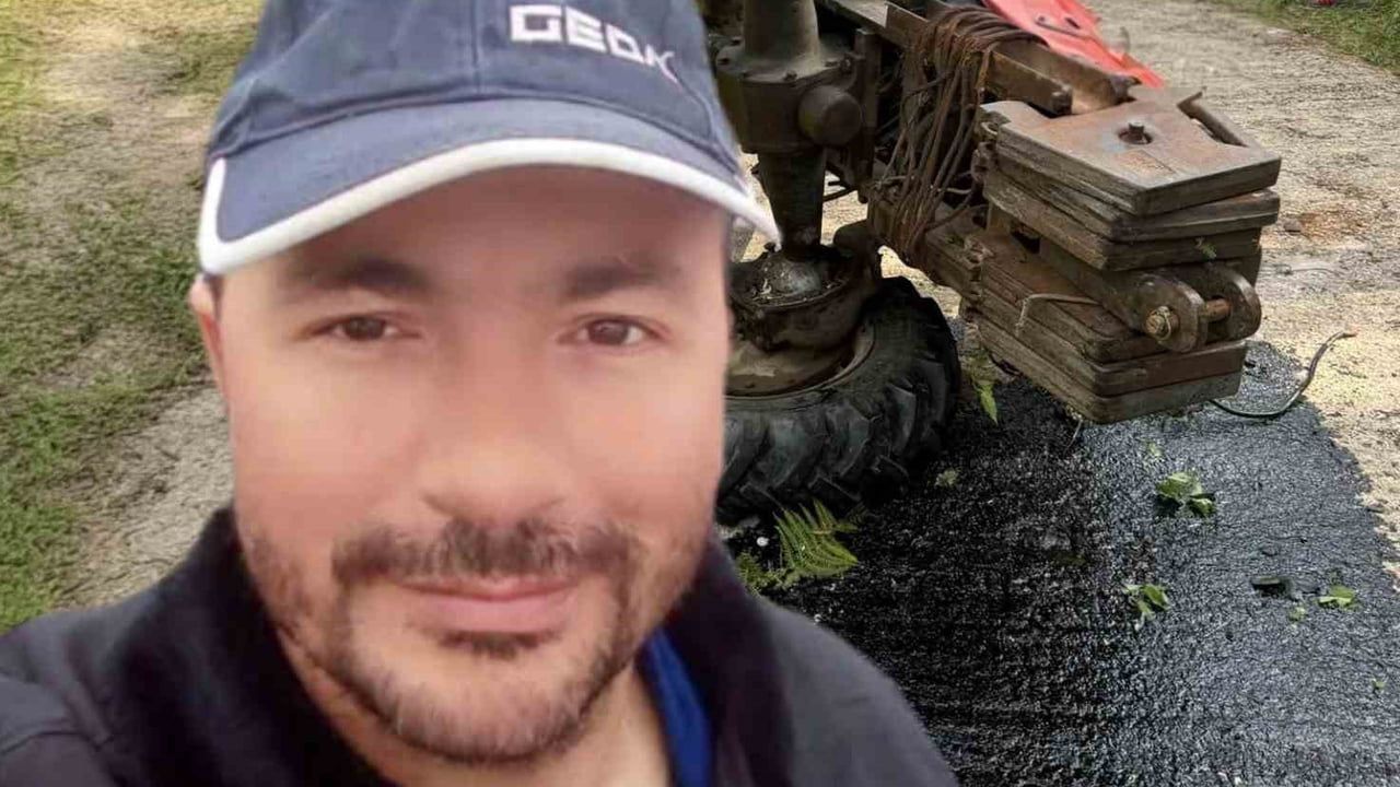 Fren boşalması sonucu devrilen traktörün sürücüsü Cide'de yaşamını yitirdi