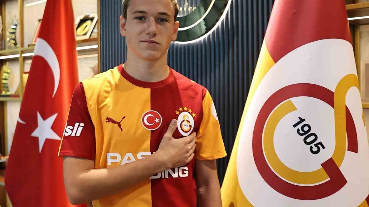 Galatasaray, 25 milyon euro'luk transferle Aleksey Batrakov'u kadrosuna kattı