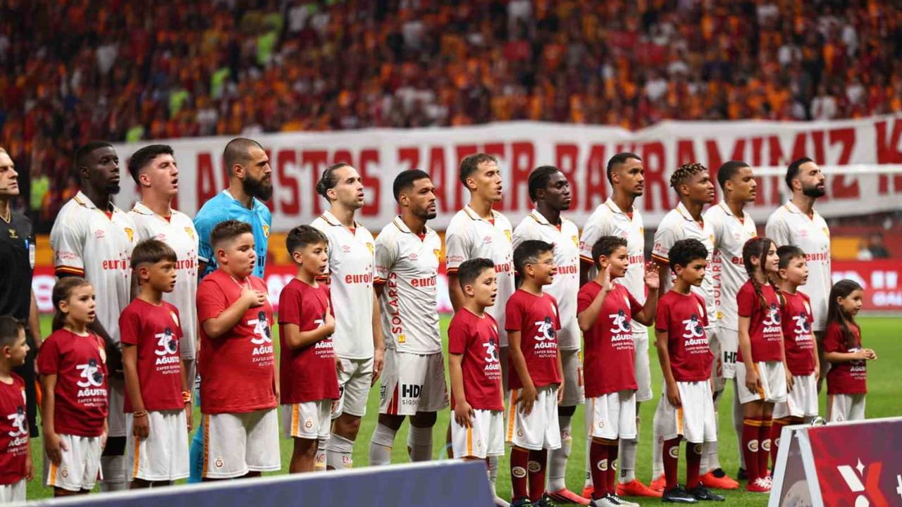 Galatasaray ile Göztepe'de ilk 15 dakika golsüz eşitlikle geçti