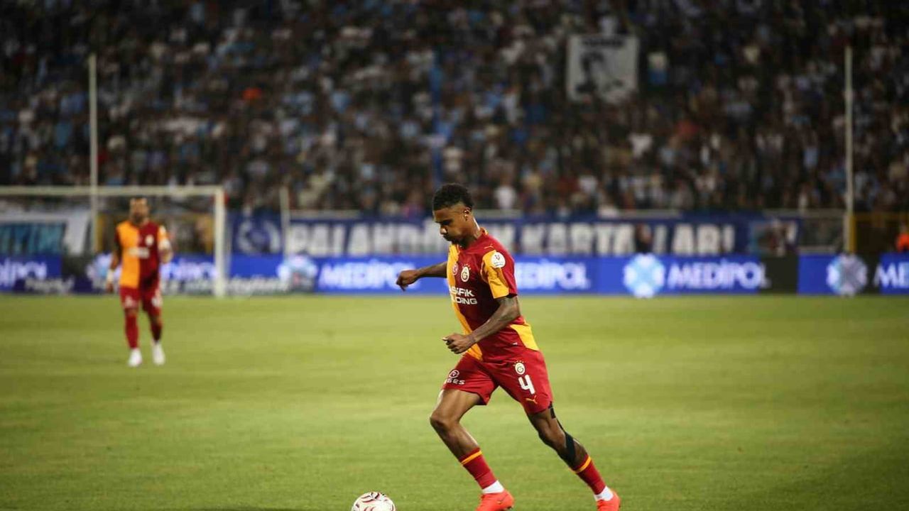 Galatasaray Kazım Karabekir'de ilk yarıda üç gollü üstünlük sağladı