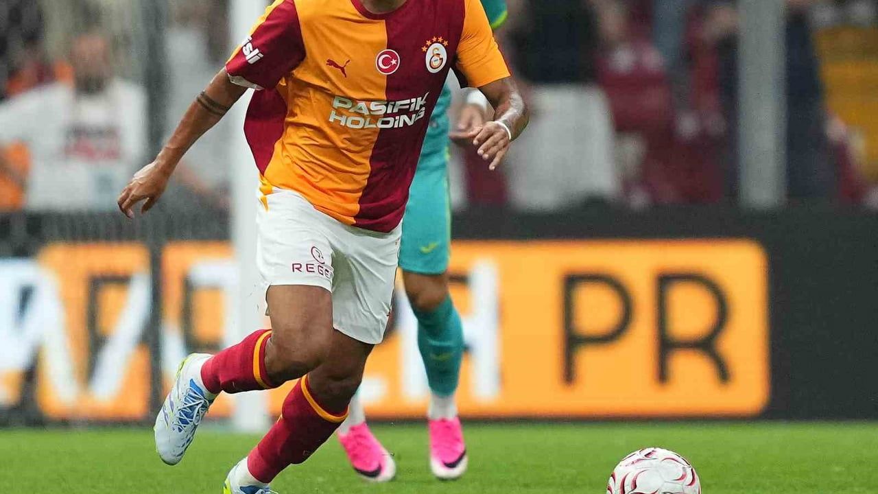 Galatasaray RAMS Park'ta Villarreal'e 2-1 yenildi, taraftar transferleri sordu