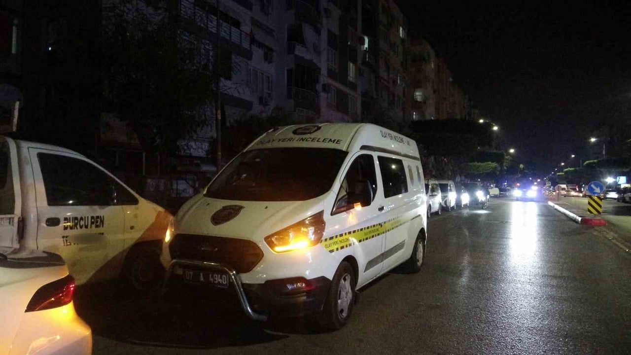 Gazeteleri birkaç gün gelmeyince komşular şüphelendi, 87 yaşındaki adam evinde ölü bulundu