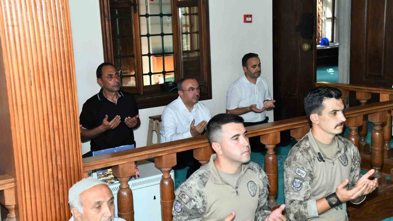 Gazi Serdar Çetkin mevlidle anıldı: dua ve Kur'an tilavetiyle yad edildi