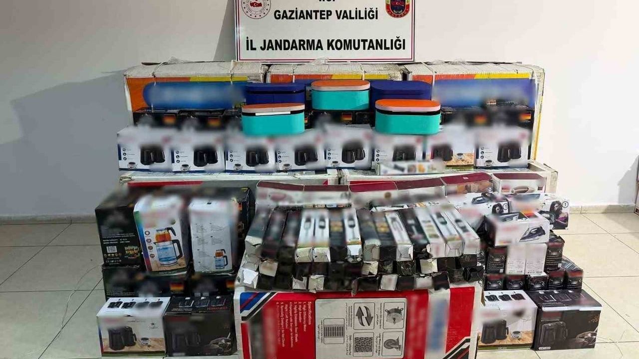 Gaziantep'te jandarmadan kaçak elektronik operasyonu: milyonluk stok ele geçirildi