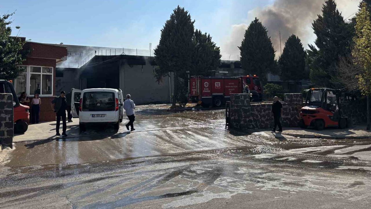 Gaziantep’te organize sanayide tekstil fabrikasında yangın; müdahale 34 araçla sürüyor