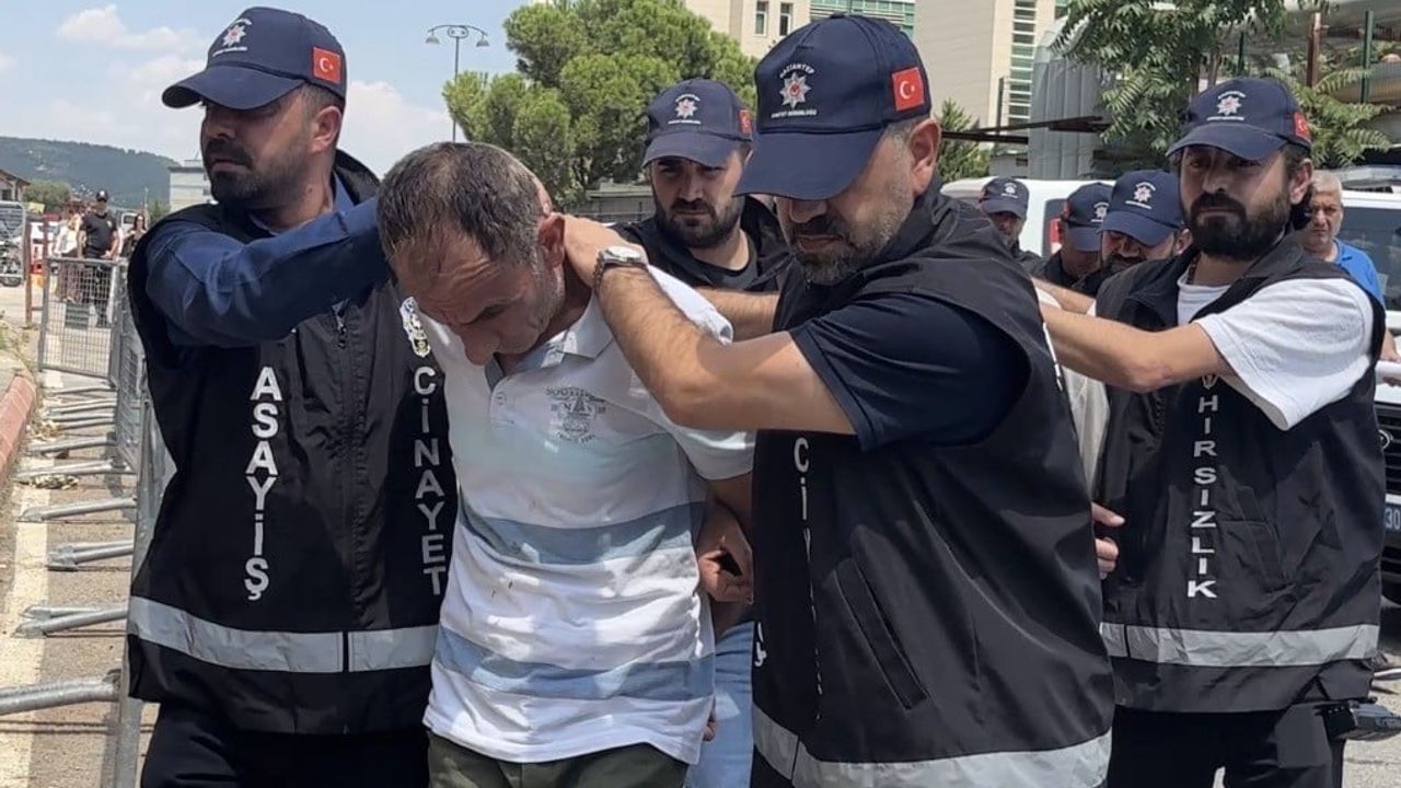 Gaziantep'te vekile bıçaklı saldırı sonrası baba ve oğlu tutuklandı