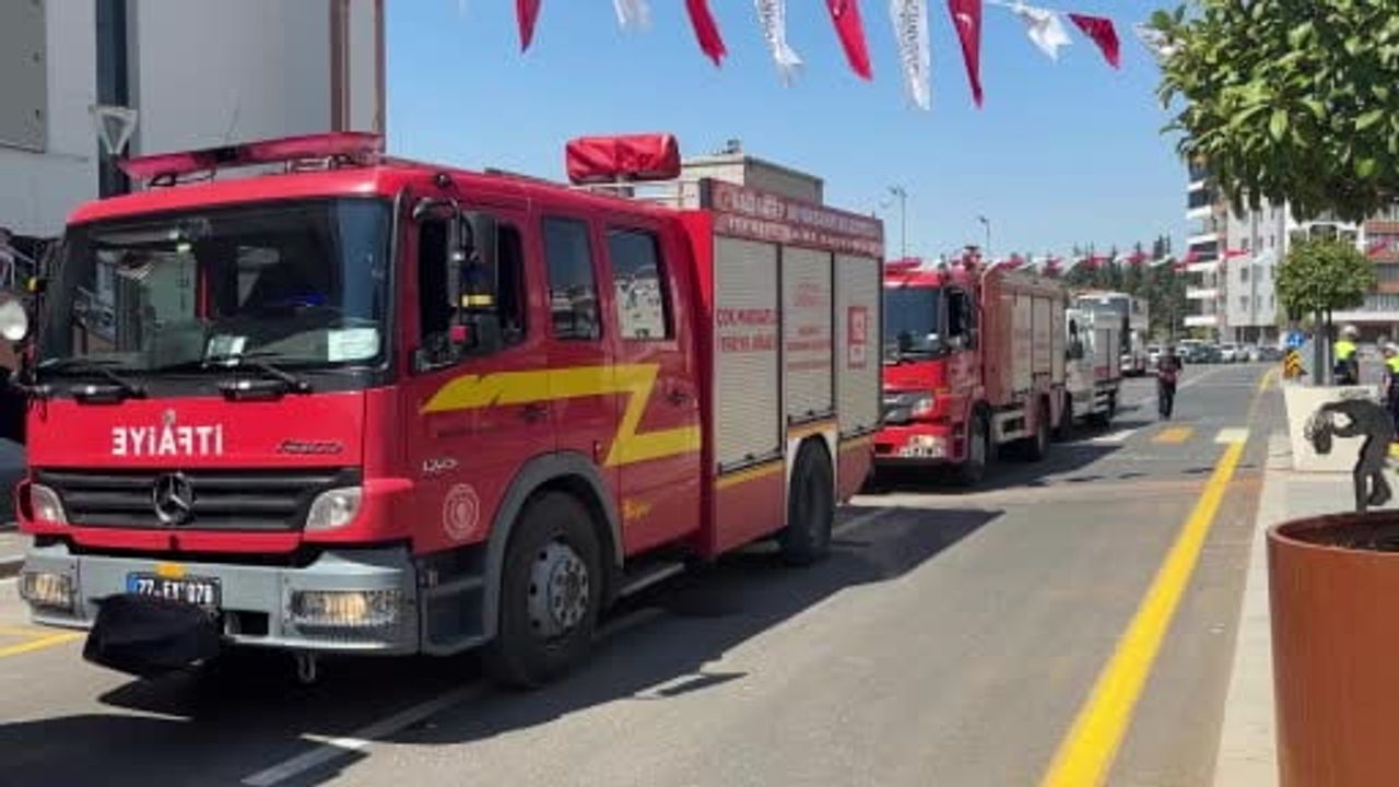 Gaziantep'te yaz okulları kapanış töreninde ahşap dekorasyon düştü: 7 kişi hafif yaralandı