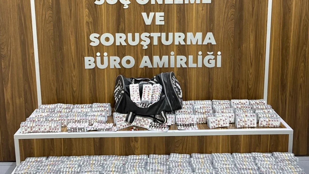Gaziemir'de organize uyuşturucu ağına operasyon: 9 bin 184 hap ele geçirildi