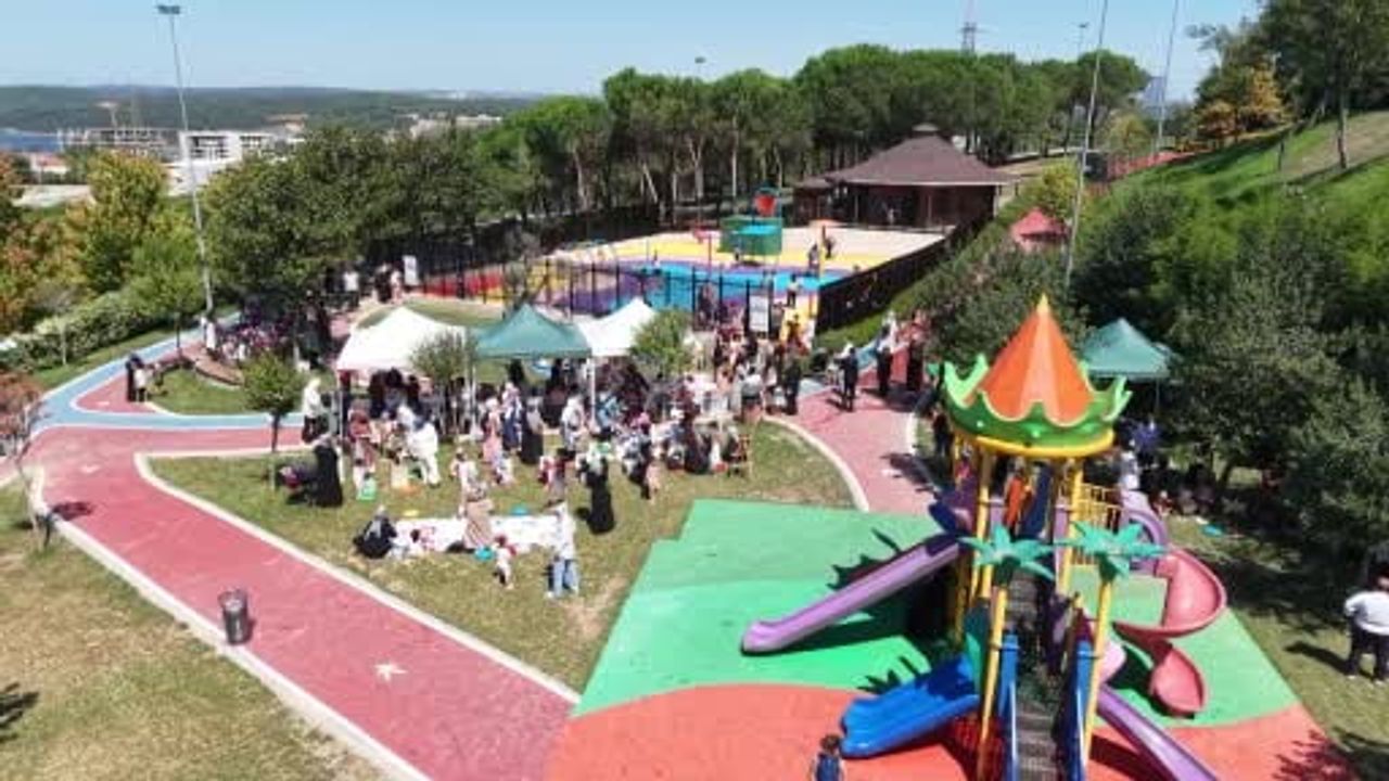 Gaziosmanpaşa'da çamur atölyesi ve dondurma festivali çocukları bir araya getirdi
