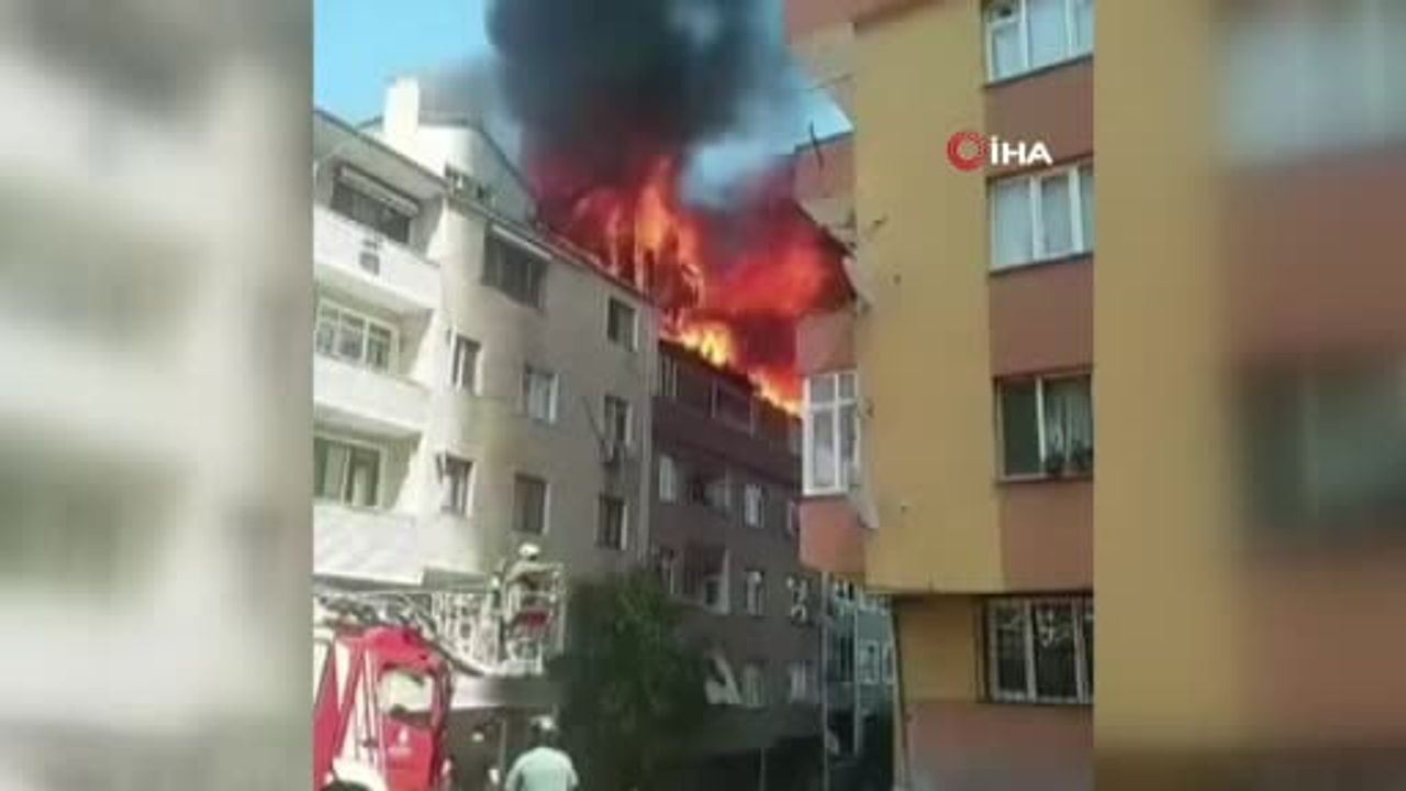 Gaziosmanpaşa Şemsipaşa'da çatı yangını yan binaya sıçradı