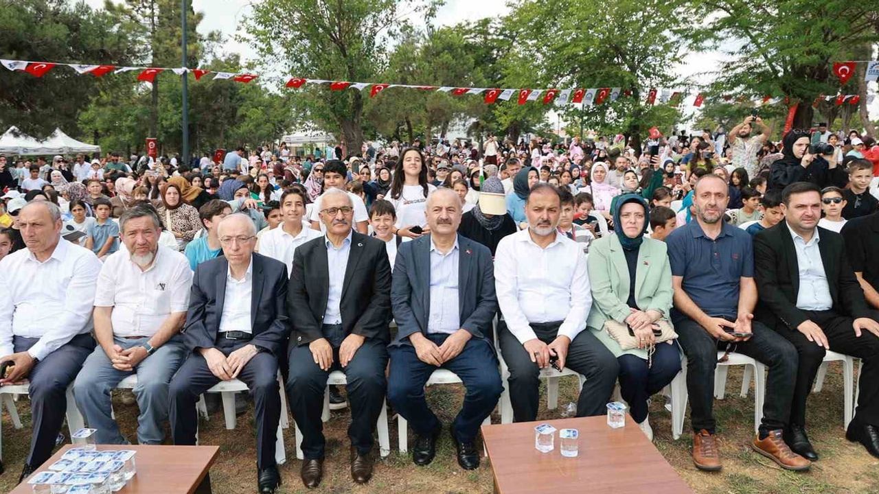 Gebze'de yaz tatilini eğitime dönüştüren 13 bin 500 öğrenci sertifikalarını aldı
