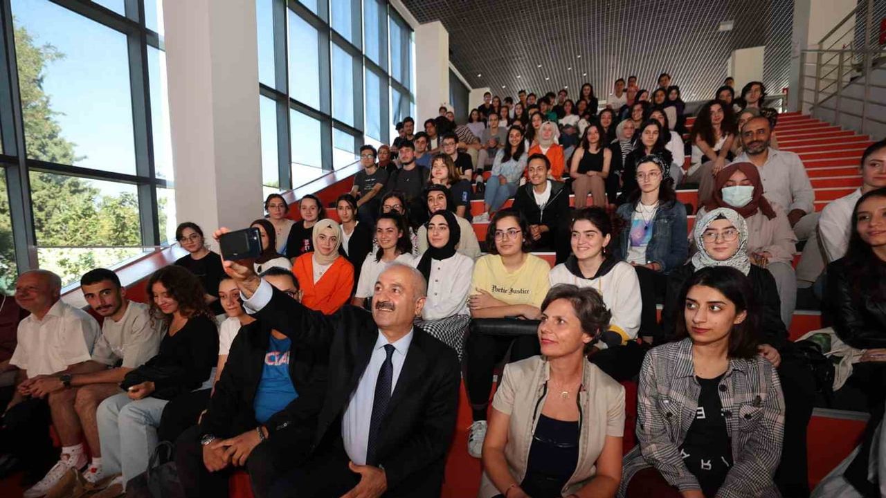 Gebze'den üniversiteye ilk kez başlayanlara 12 bin lira eğitim desteği