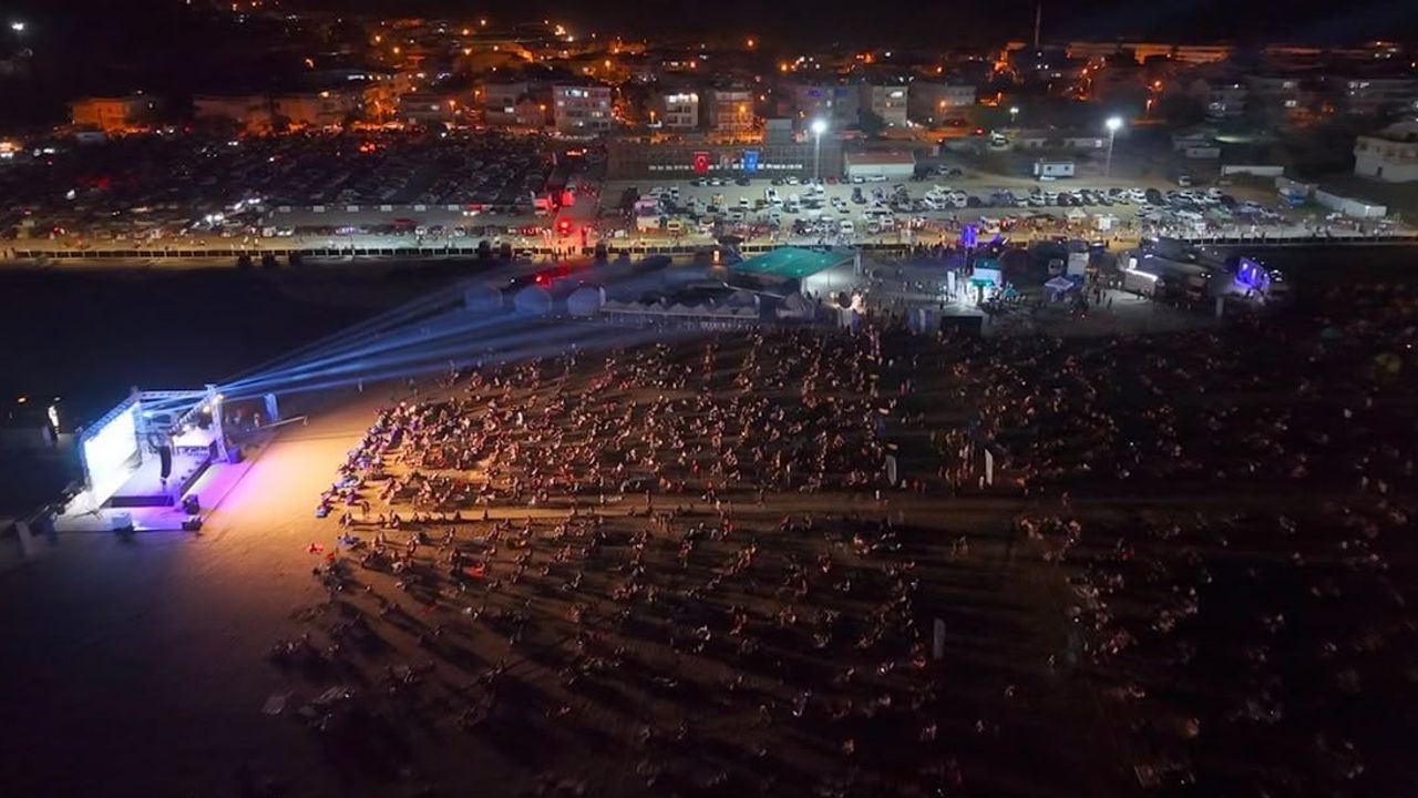 Gece boyunca yıldızlara kilitlenen kent: Karacabey’de 25 bin kişi Perseid meteor yağmurunu izledi
