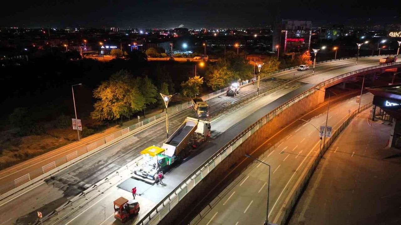 Gece müdahalesiyle 15 Temmuz Köprülü Kavşağı'nda sürüş konforu yükseldi