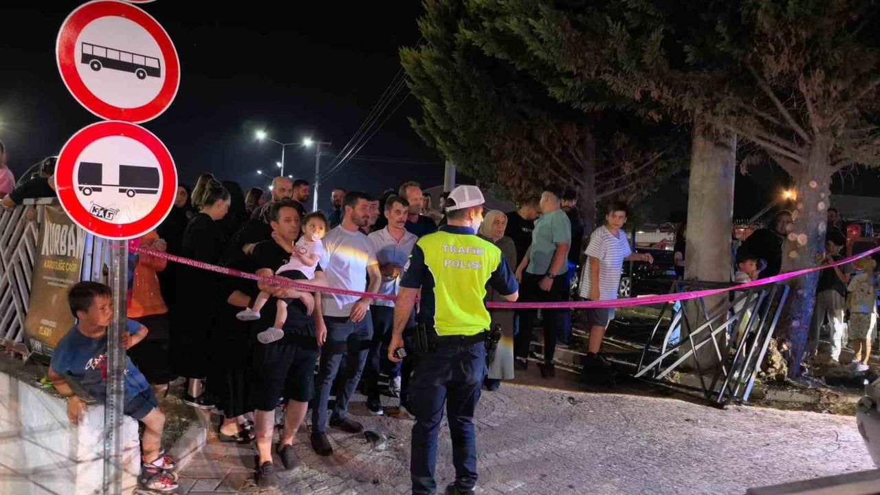 Gece yarısı İnegöl'de kontrolden çıkan otomobil alt geçitte sürücüyü sıkıştırdı