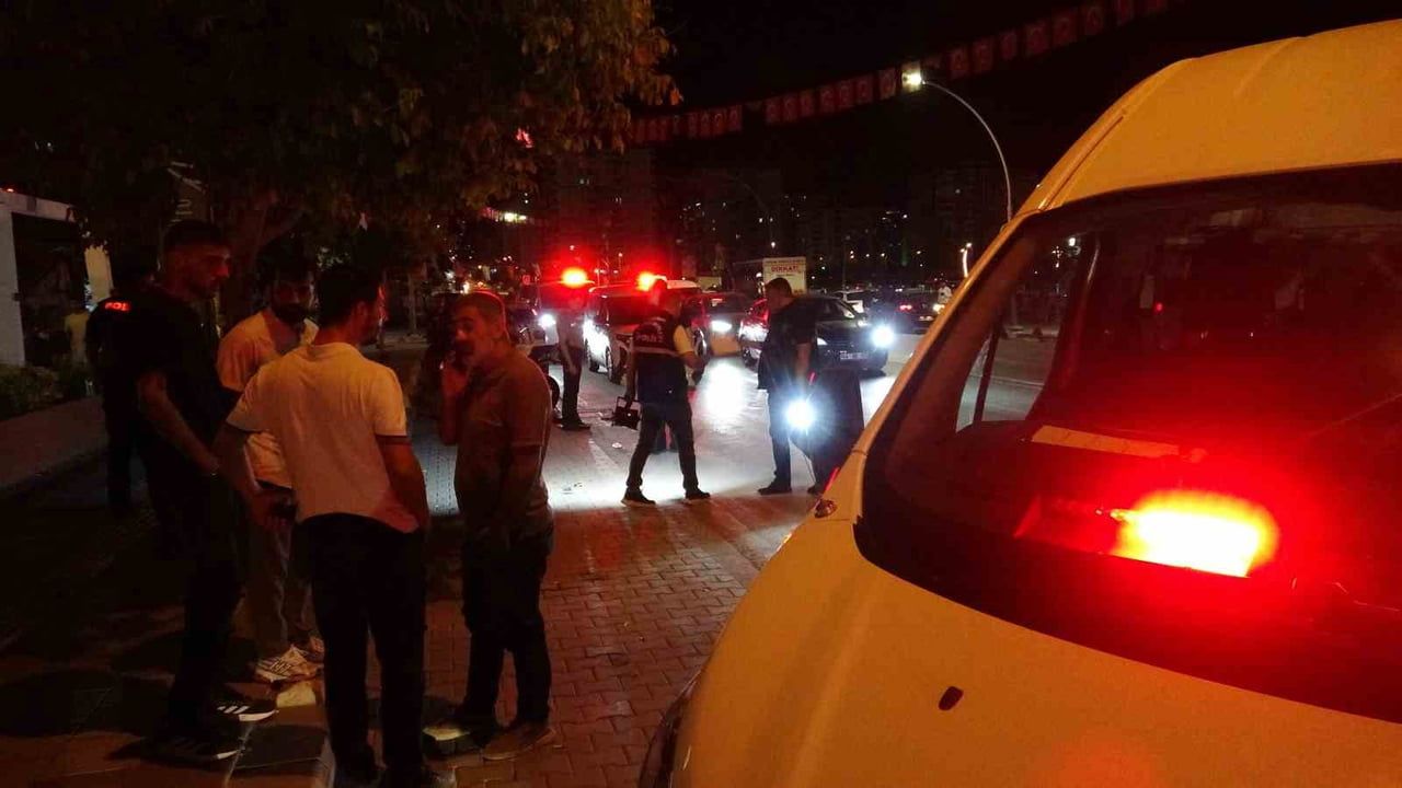 Gece yarısı Malatya'da iş yeri önünde silahlı saldırı