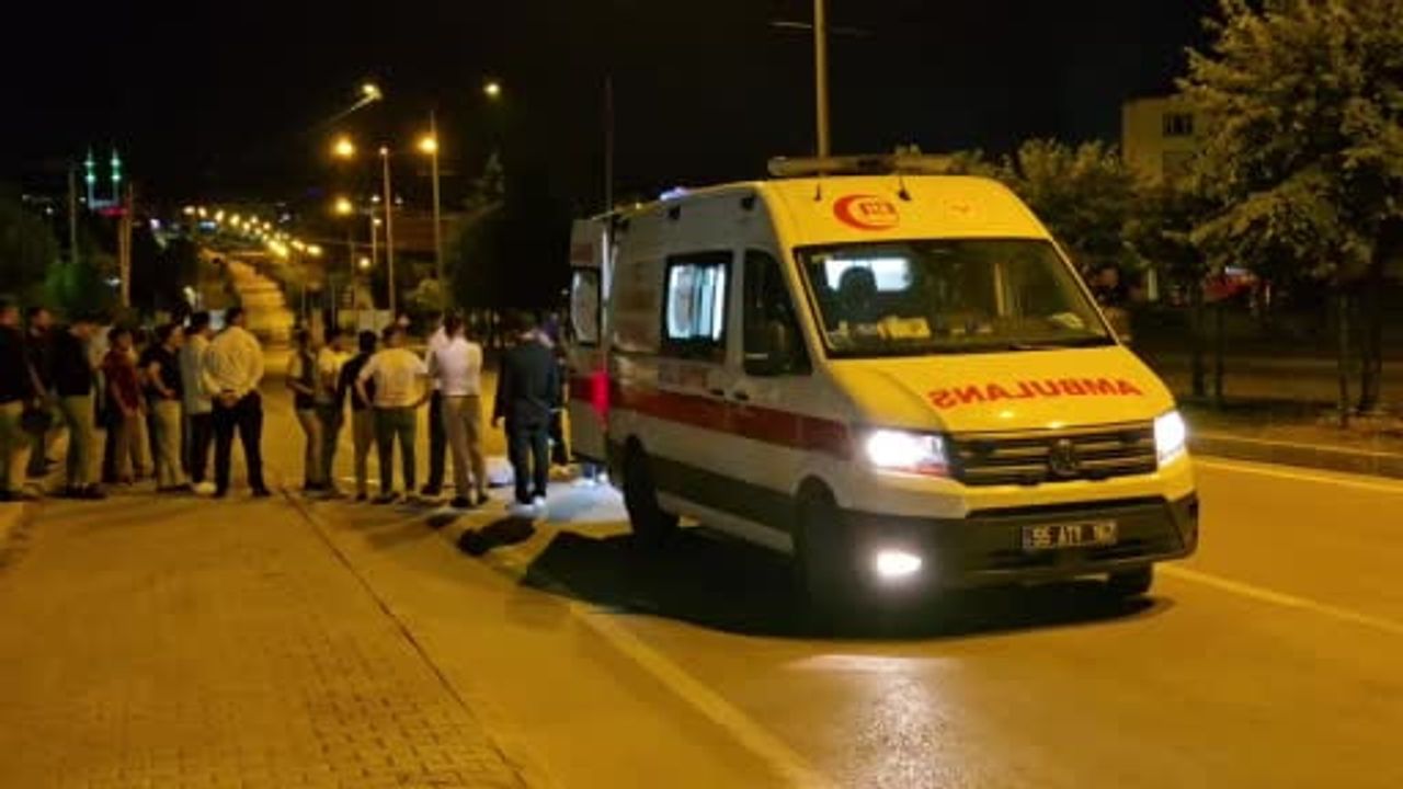 Gece yarısı Vezirköprü'de karşıdan karşıya geçen yaya yaşamını yitirdi