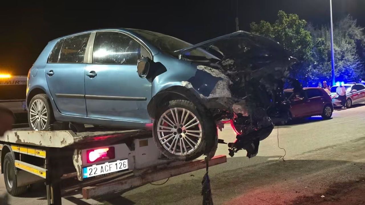 Gece yolculuğu bahçede sonlandı: kontrolden çıkan otomobil devrildi, sürücü yaralandı
