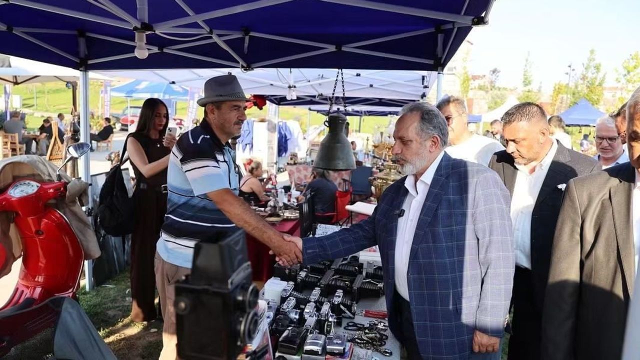 Geçmişin izleri Talas'ta buluştu: 100 bine yakın eserin sergilendiği antika fuarı açıldı