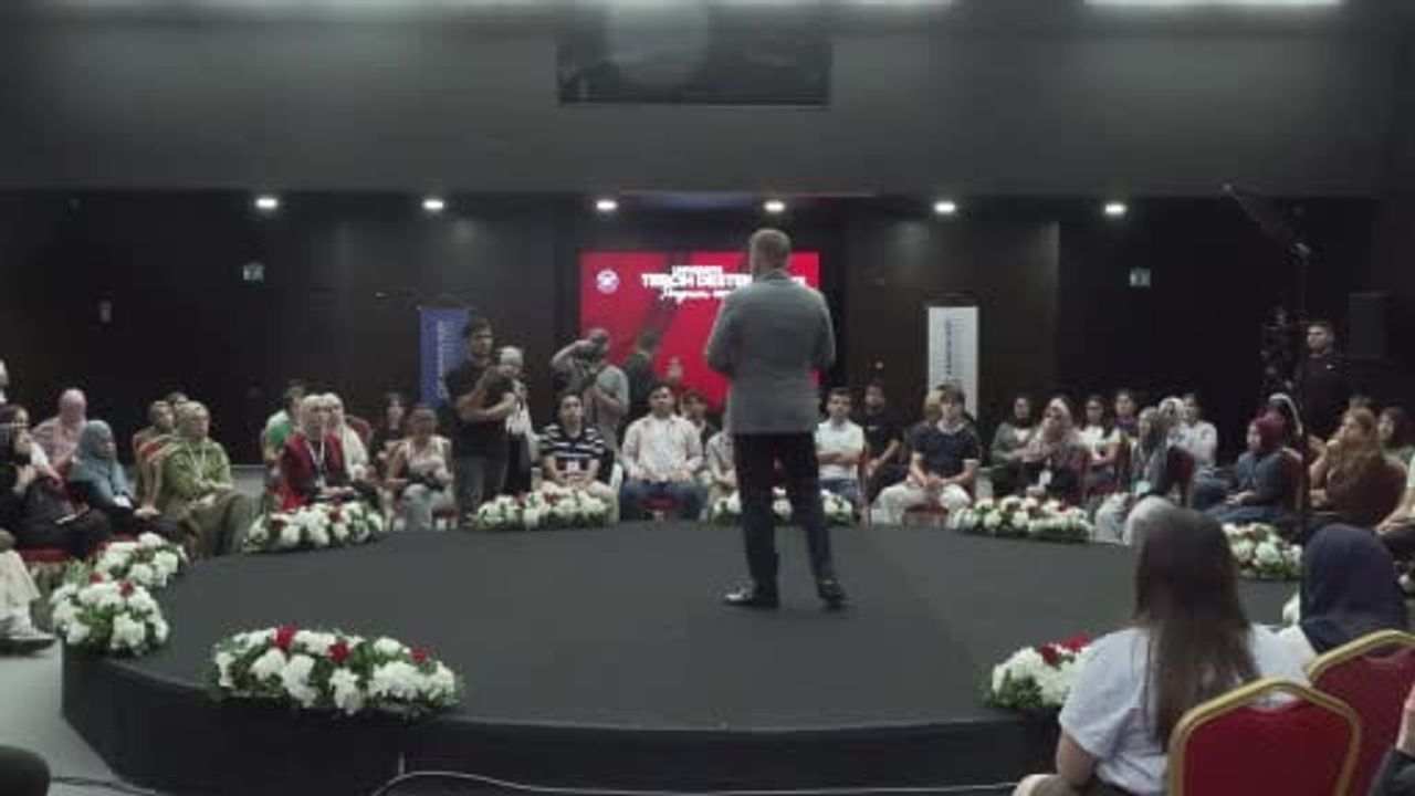 Genç adaylar Arnavutköy'de kararlarını bakanlarla tartıştı