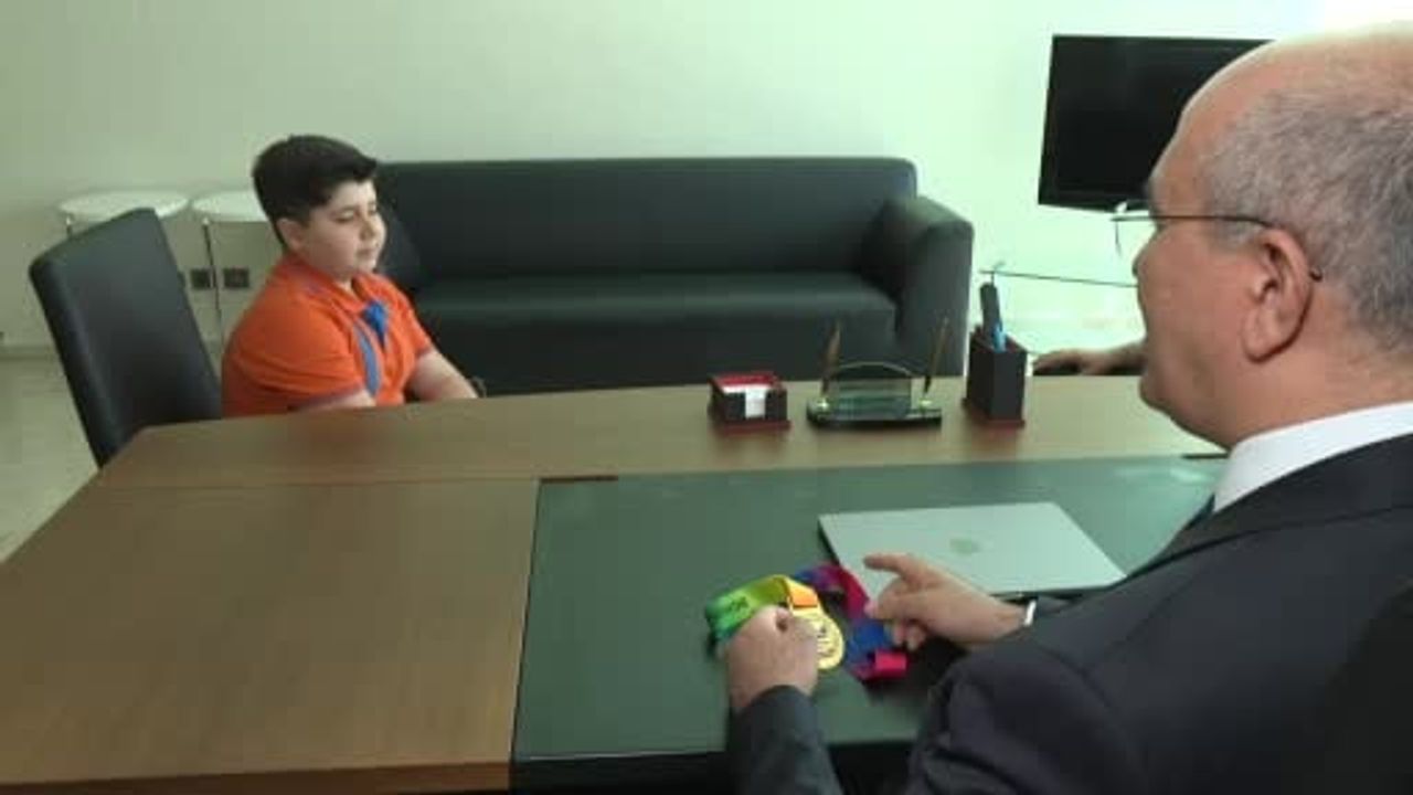 Genç dahi İstanbul'dan: SIMOC 2026'da dünya birinciliğini kazanan Ömer Selim