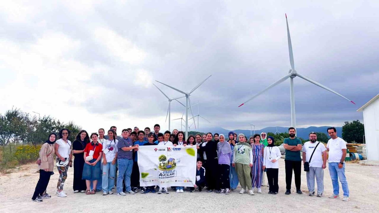 Genç enerji avcıları sahada sürdürülebilirlik ve teknoloji öğreniyor