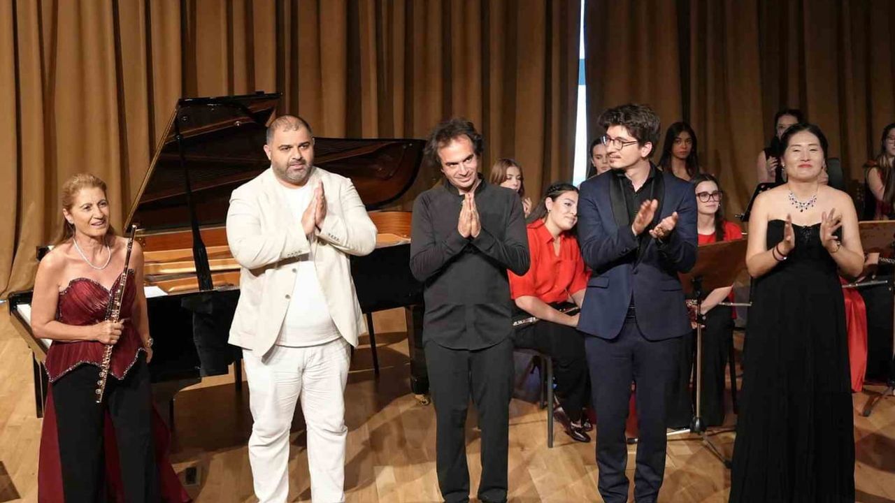 Genç flütçüler ve ustalar bir arada: İstanbul yaz müzik akademisinin gala şöleni