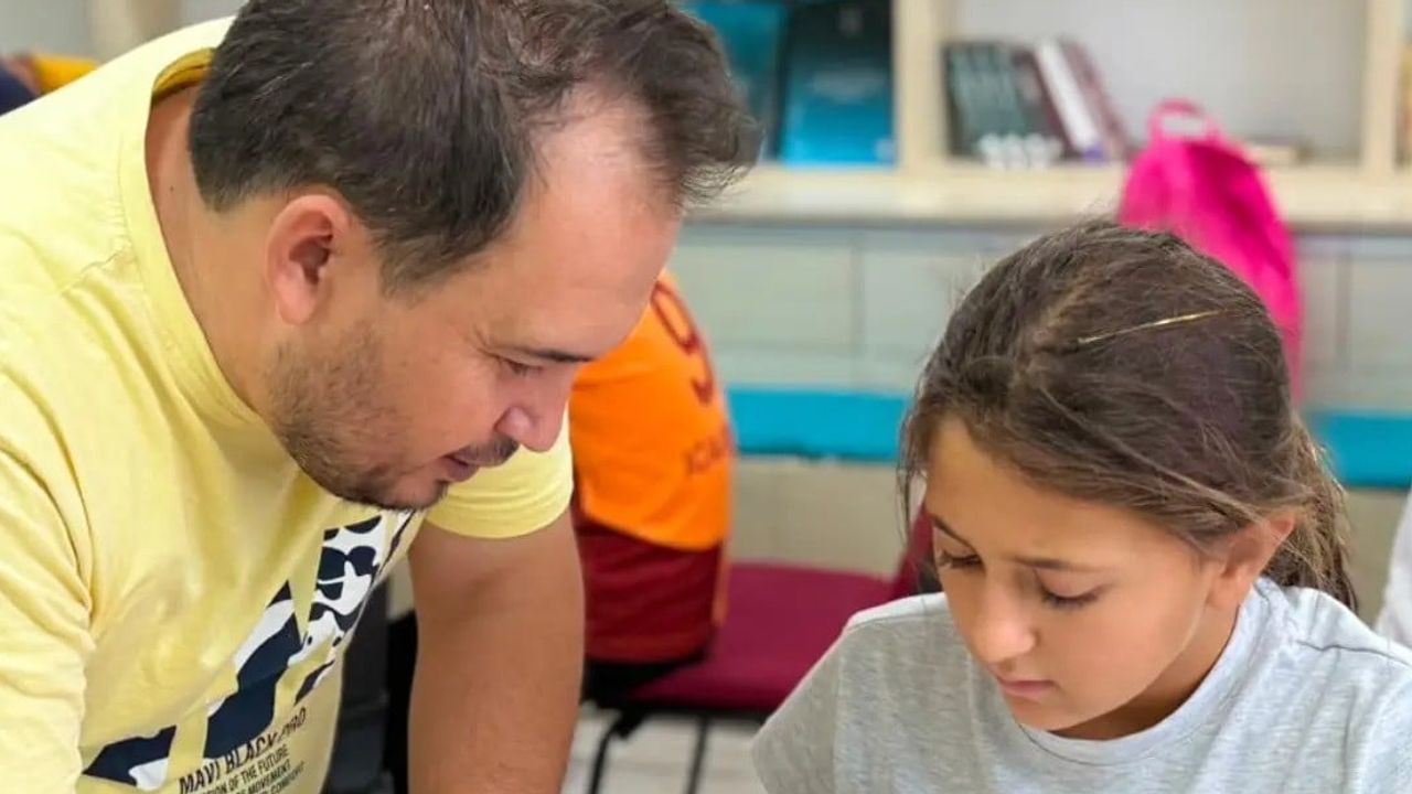 Gençler Gençlik Yaz Kulübü'nde yazı renklendiren atölyelerde buluştu