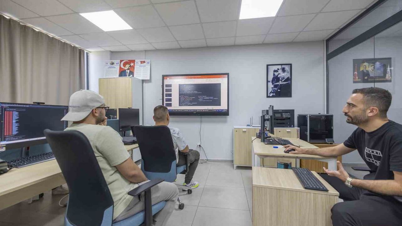 Gençler Yenişehir MERCEK'te Python ile yazılım uzmanlığına hazırlanıyor