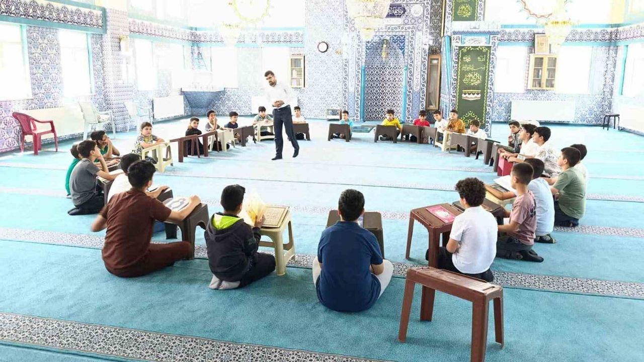 Gençlere yön veren eğitim: Edremit Şehitlik Camii'nde bağımlılıkla mücadele