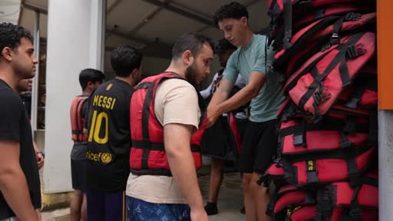 Gençlerin adrenalin günü: Melen Çayı'nda rafting heyecanı