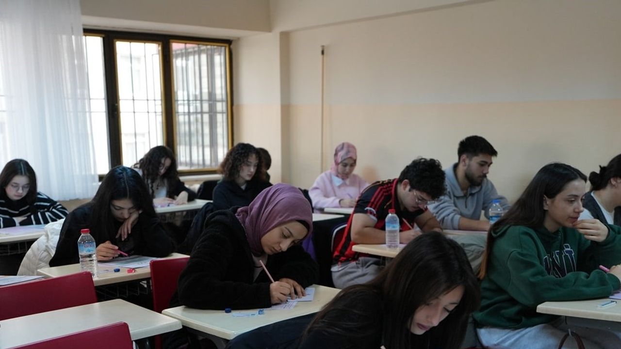Gençlerin üniversite yolunu kısaltan adım: Denizli Büyükşehir'den ücretsiz tyt-ayt hazırlık programı