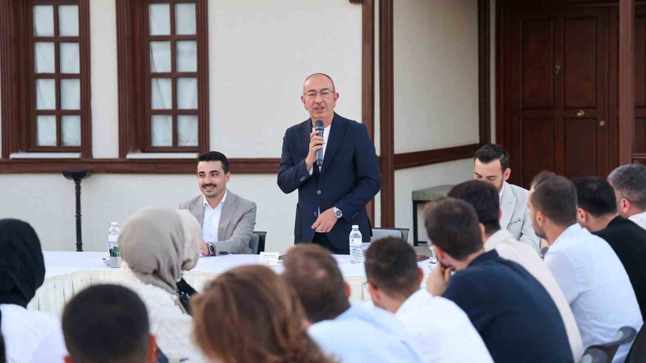 Gençlerle geleceği birlikte inşa etme vurgusu Meram'da
