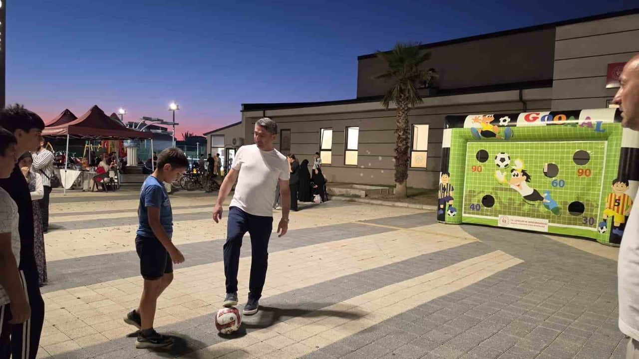 Gençlik ve spor festivalinde Akyazı'da oyun, sahne ve spor bir araya geldi
