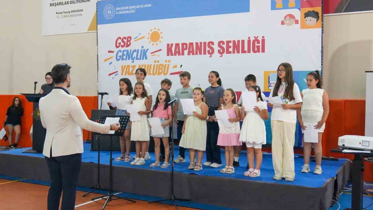 Gençlik yaz kulübü balıkesir'de gençlerin projelerini ve yeteneklerini sergiledi