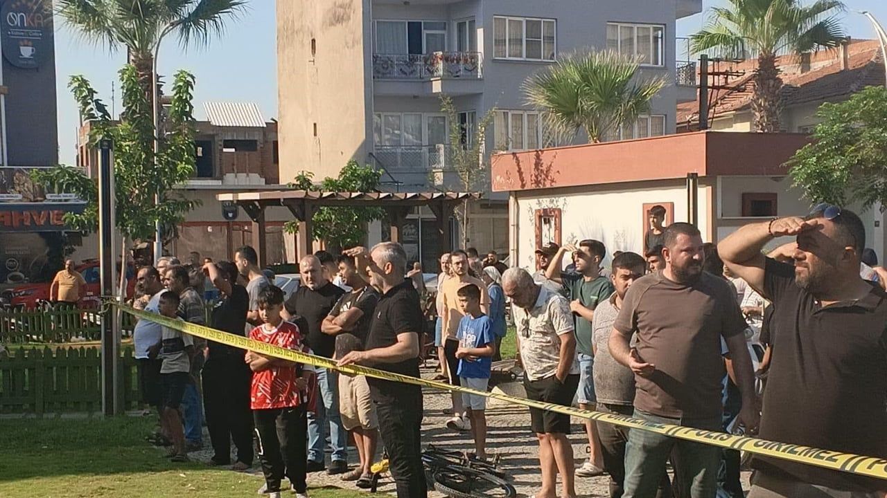 Germencik'te mağaza yangını: Burak Zencirci olay yerinde inceleme yaptı